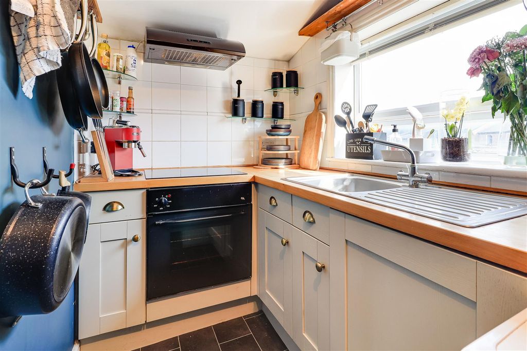 Property photo 2 of 12 Img (8).Jpg