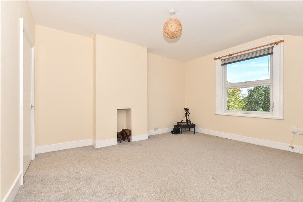 Property photo 3 of 7 Lounge