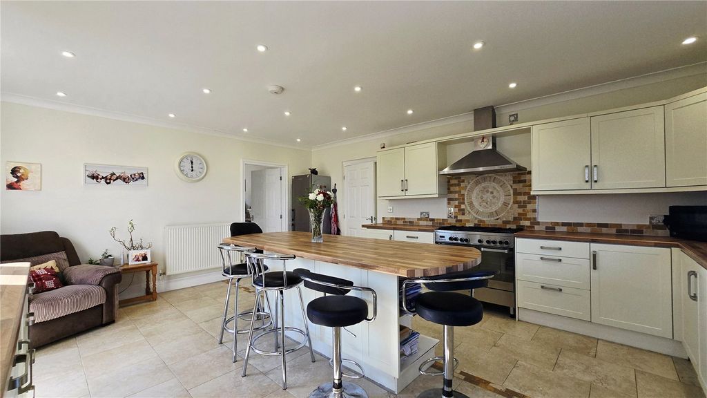 Property photo 3 of 27 Picture No. 21