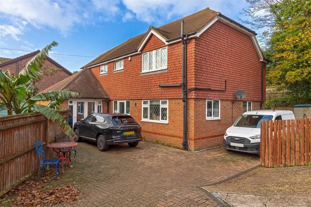 Property photo 1 of 18 Arundel Rd.Jpg