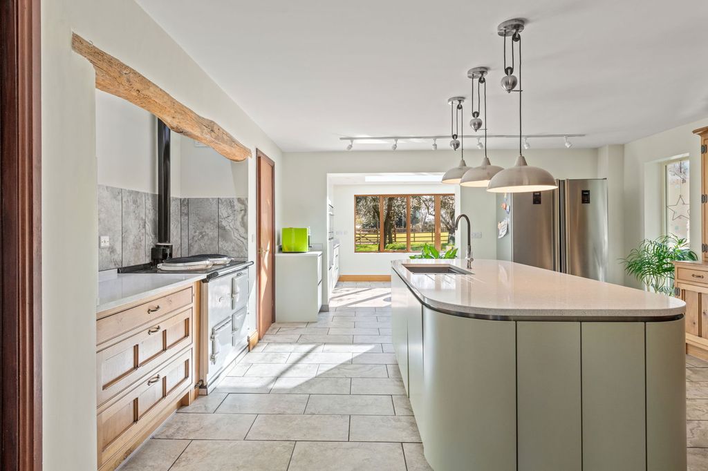 Property photo 2 of 66