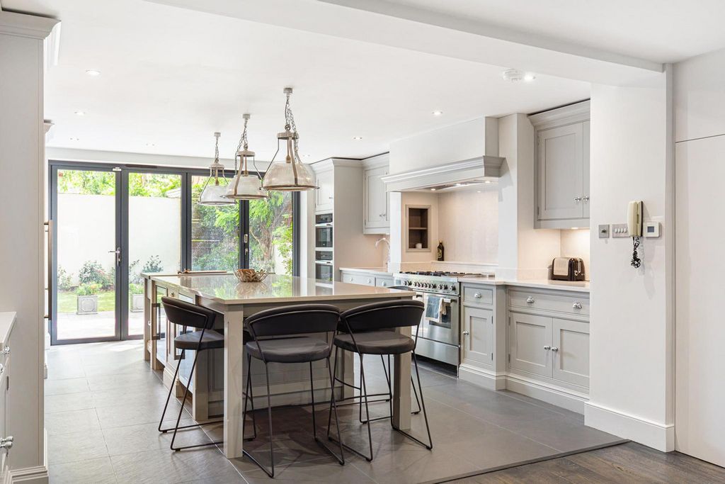 Property photo 1 of 42