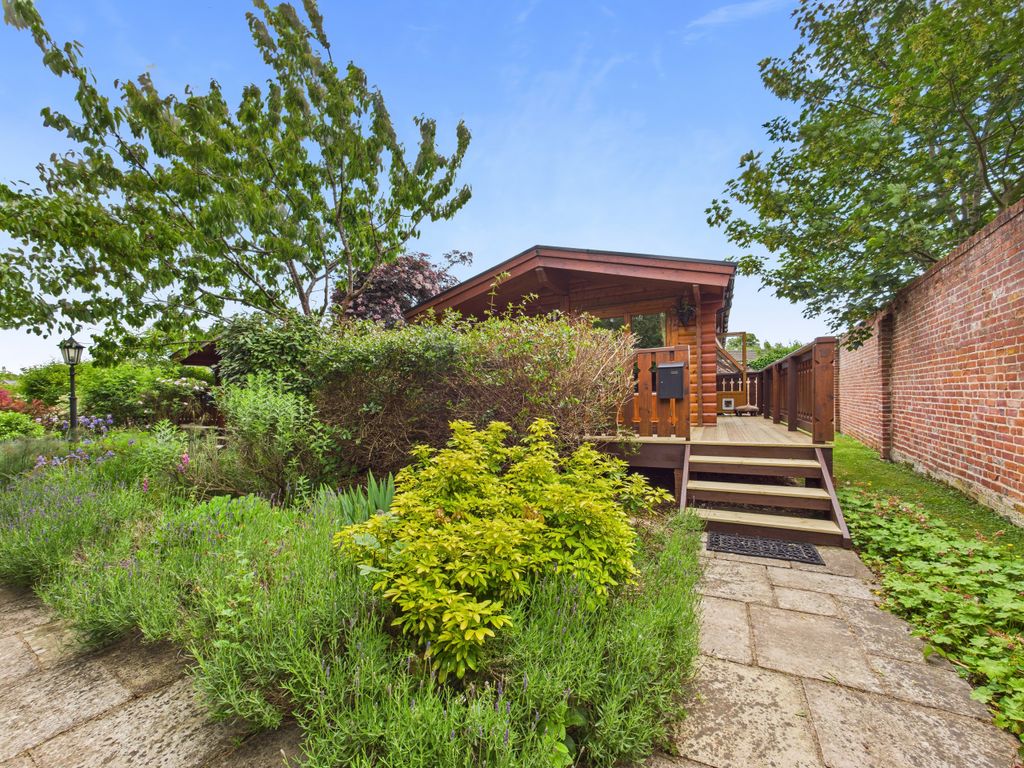 Property photo 3 of 15 Cam01354G0-Pr0530-Still014