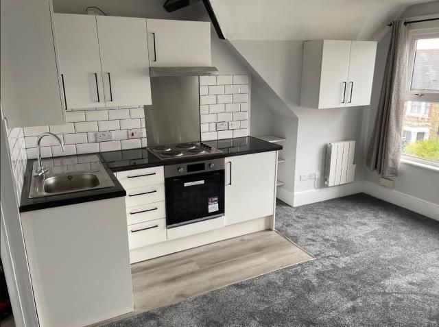 Property photo 3 of 7 Kitchen