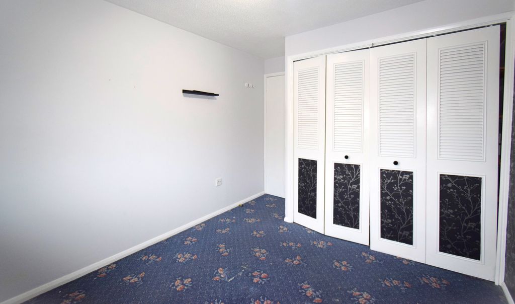 Property photo 3 of 6 Bedroom