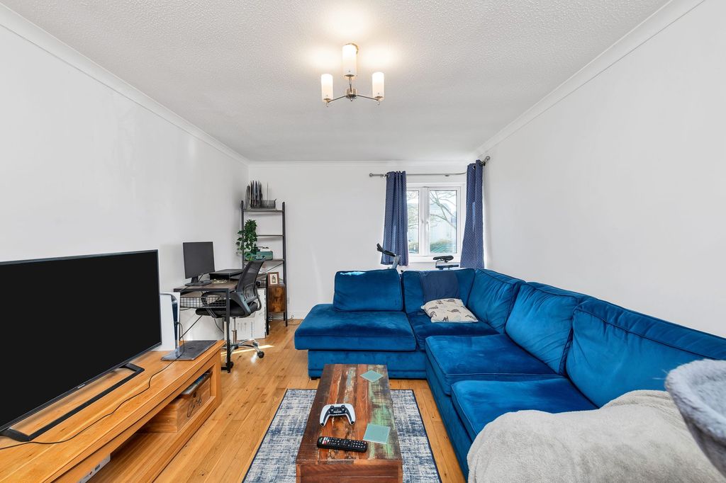 Property photo 2 of 11