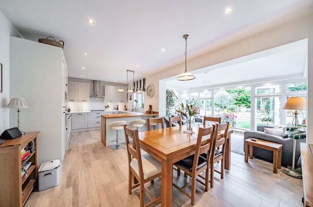 Property photo 2 of 23 11787344