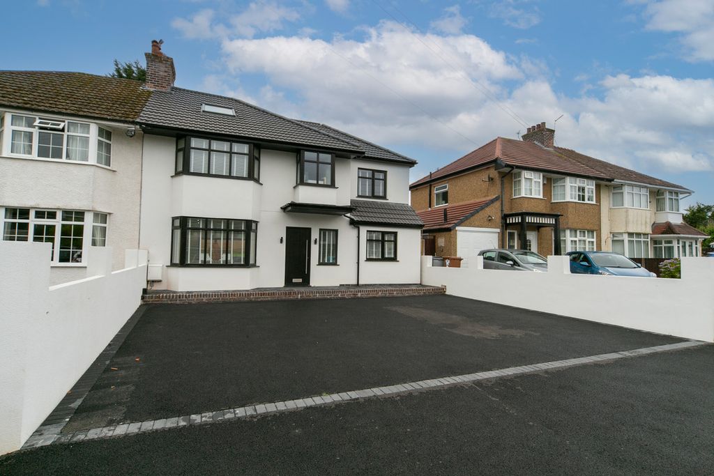 Property photo 1 of 42