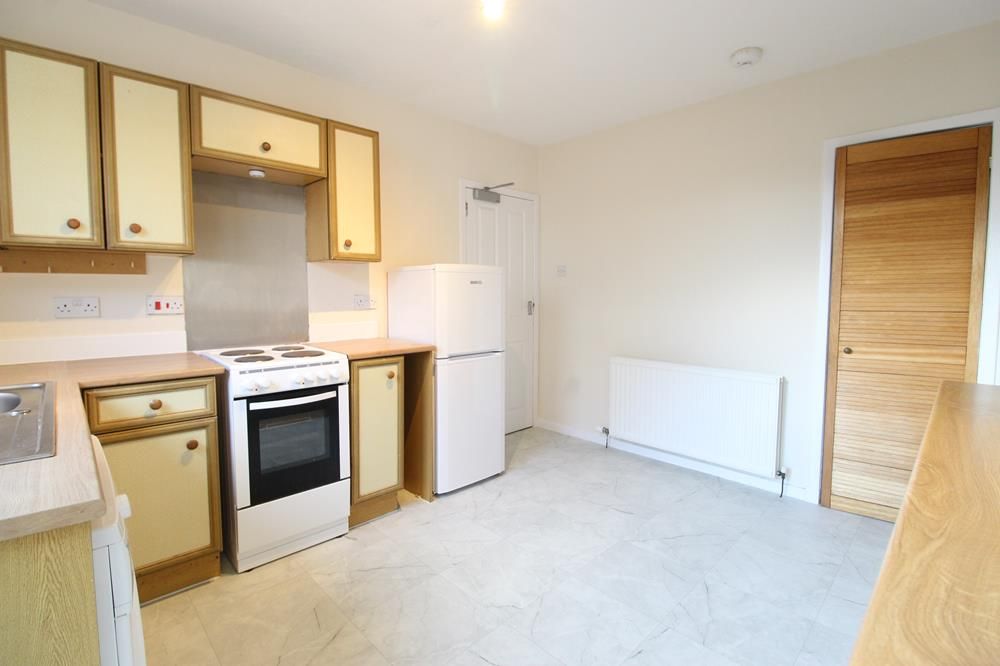 Property photo 3 of 11 Kitchen Alt