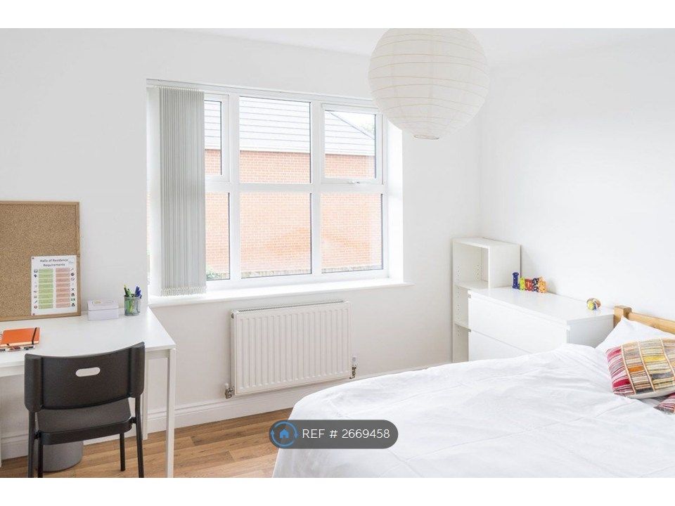 Property photo 1 of 13 Bedroom