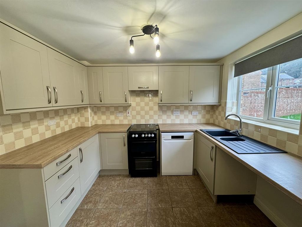 Property photo 2 of 25