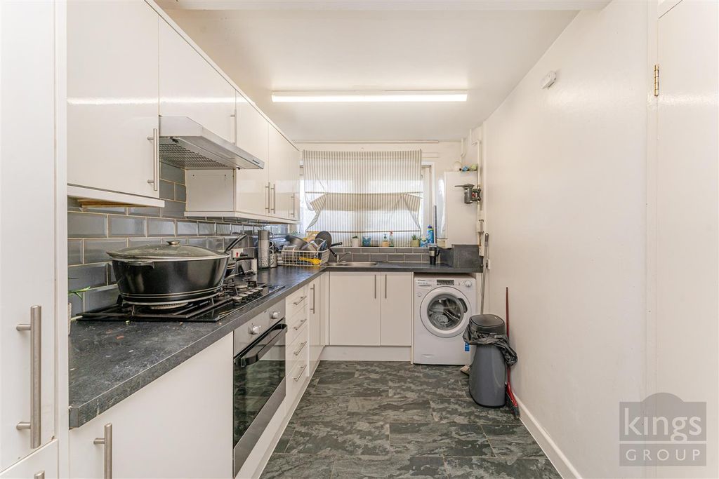 Property photo 3 of 19 Kitchen
