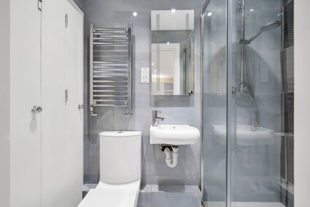 Property photo 3 of 12 4286483