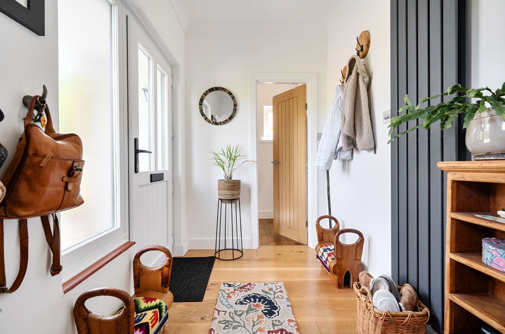 Property photo 2 of 18 148746814