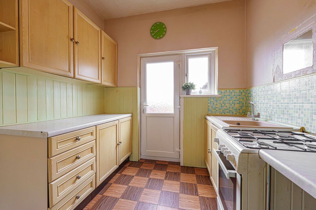 Property photo 2 of 34