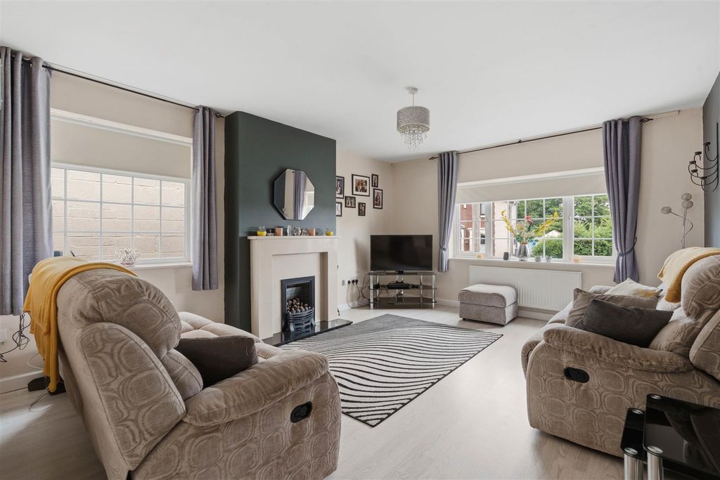 Property photo 2 of 29 9A Ash Green Road (7 Of 39).Jpg
