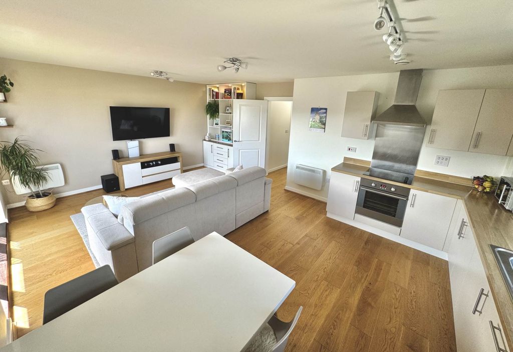 Property photo 3 of 20