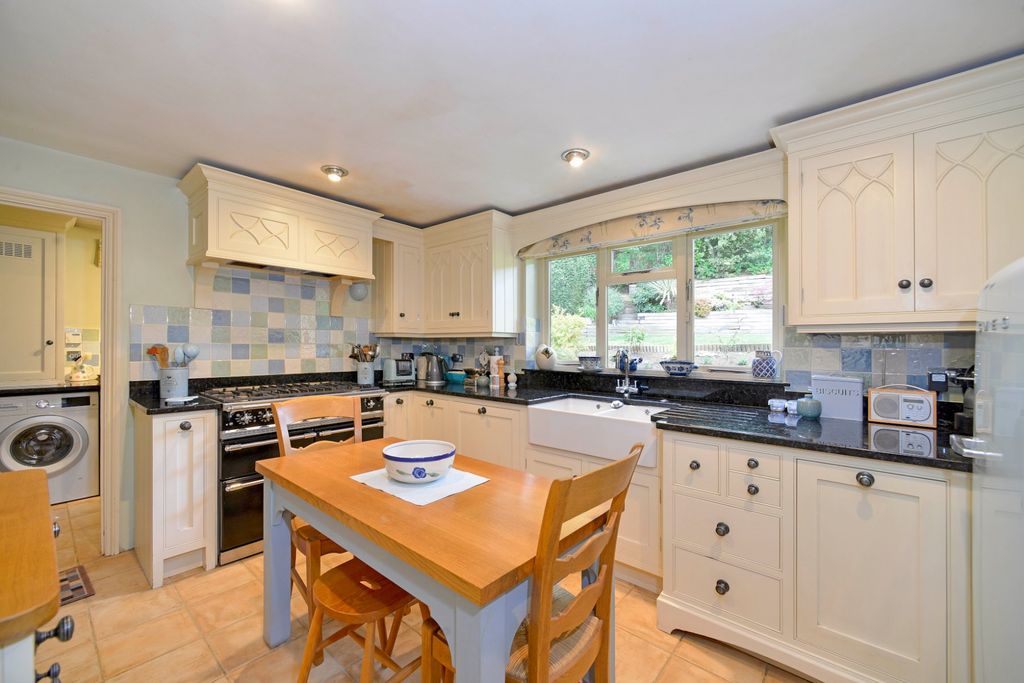 Property photo 2 of 25 Picture No. 13
