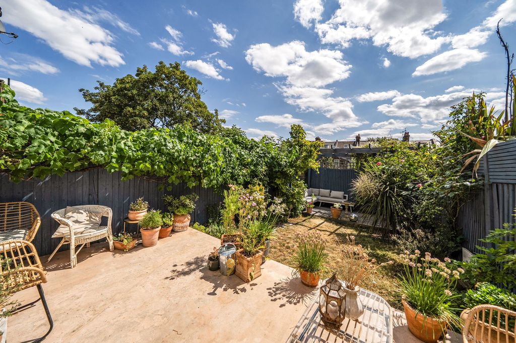 Property photo 3 of 17