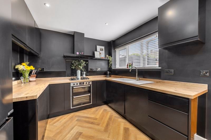 Property photo 3 of 31 Kitchen.