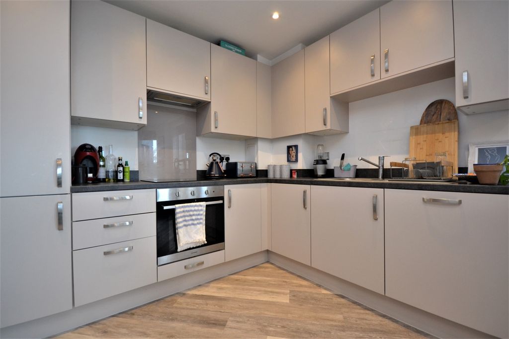 Property photo 2 of 6 Kitchen