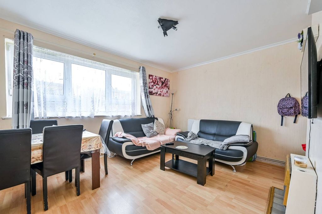 Property photo 1 of 6