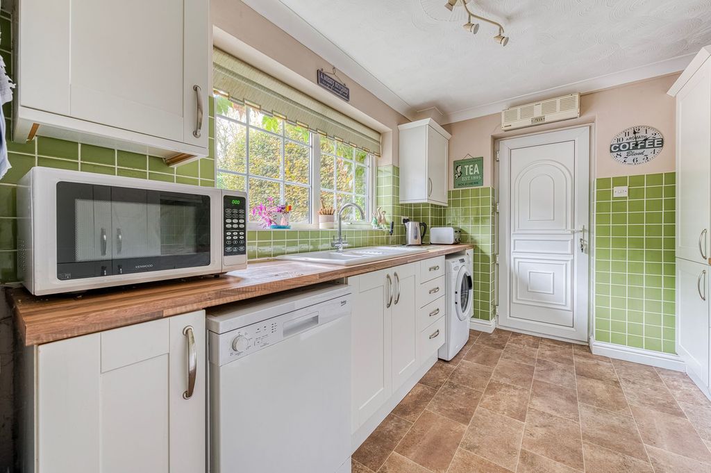 Property photo 2 of 20