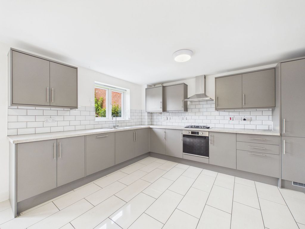 Property photo 3 of 18 Dining Kitchen