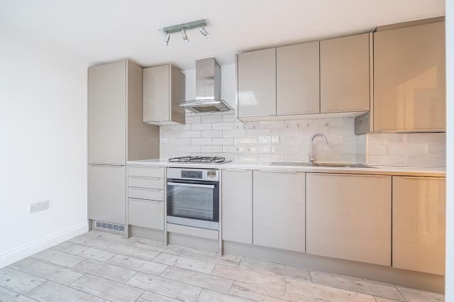 Property photo 3 of 19 Kitchen