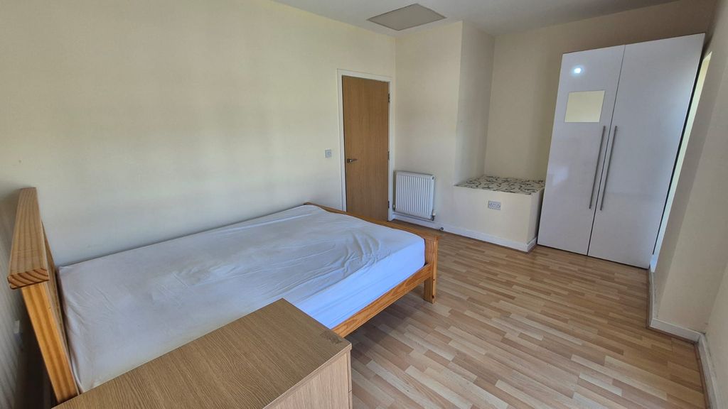 Property photo 3 of 17 Gallery