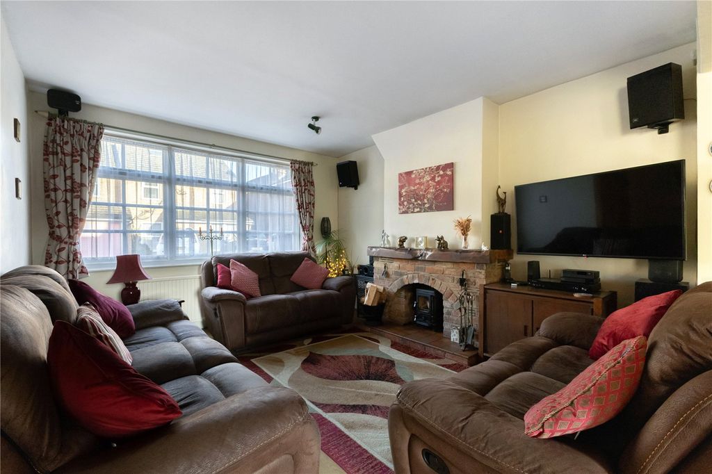 Property photo 3 of 17 Sitting Room