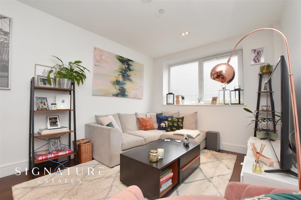 Property photo 2 of 16 Living Room 2 (20).Jpg