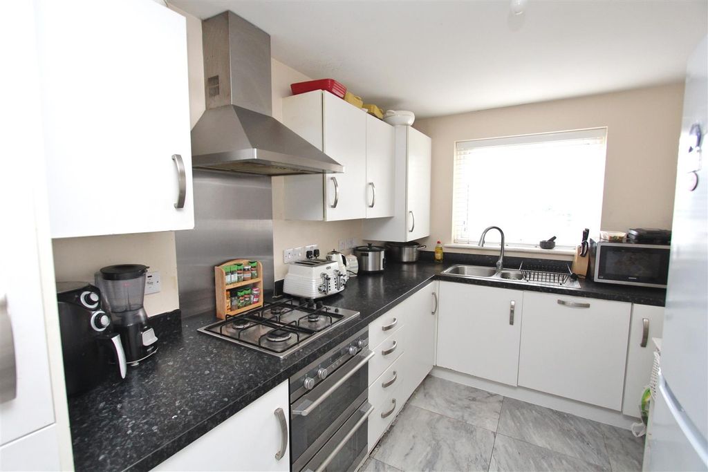 Property photo 2 of 8