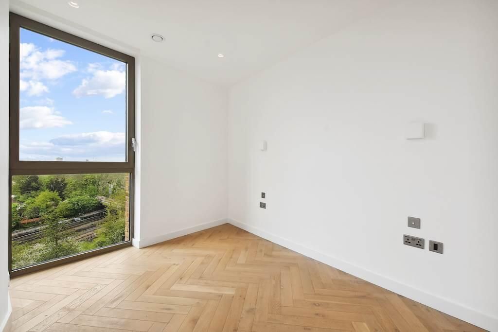 Property photo 1 of 11 Bedroom