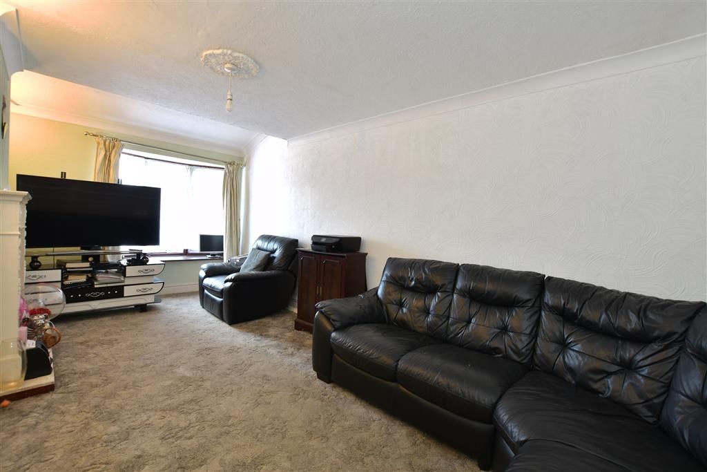 Property photo 2 of 18 Lounge