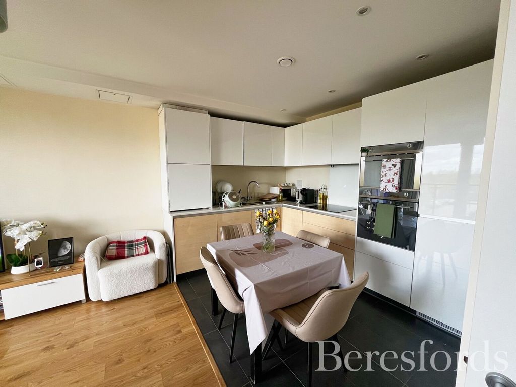 Property photo 3 of 12 Picture No. 21