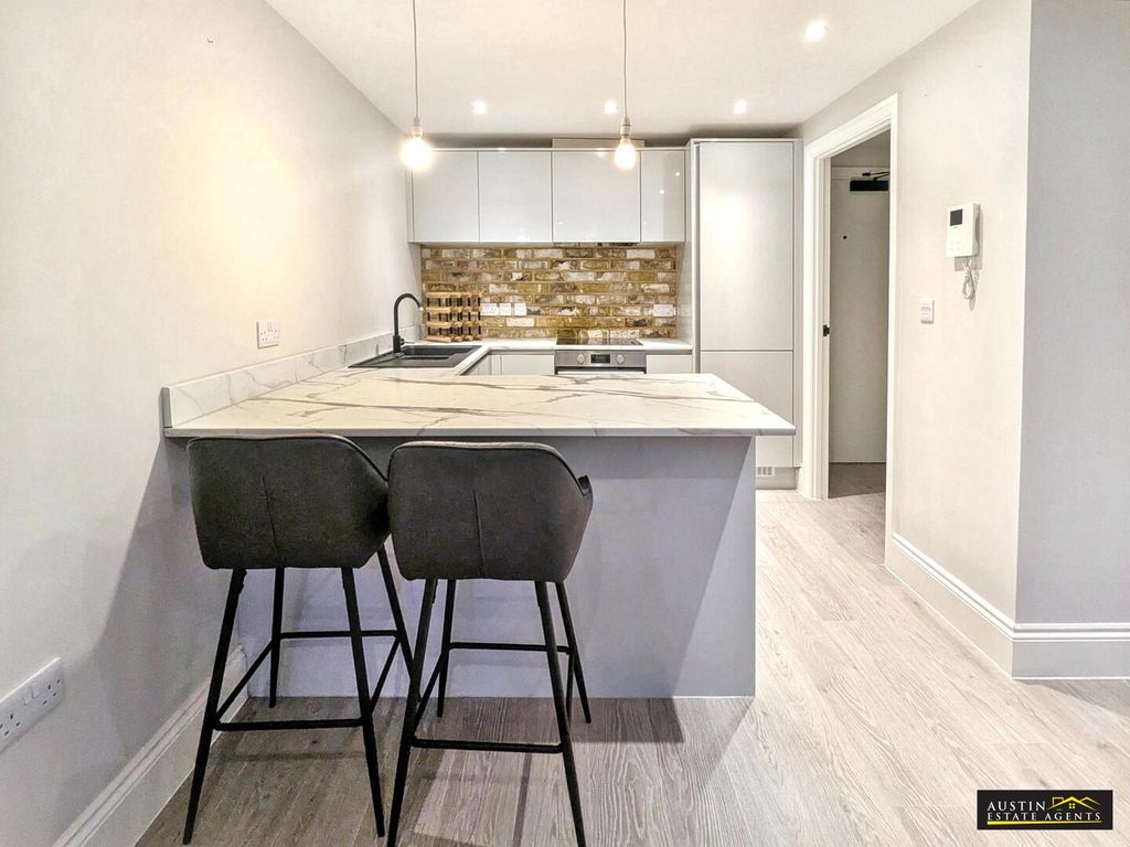 Property photo 3 of 16 Kitchen