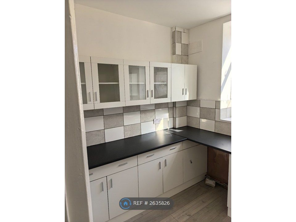 Property photo 3 of 8 Dining Kitchen