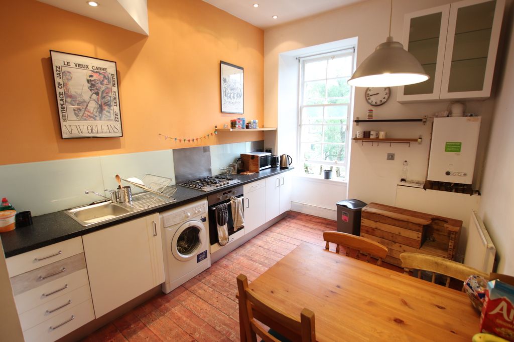 Property photo 2 of 6 Kitchen