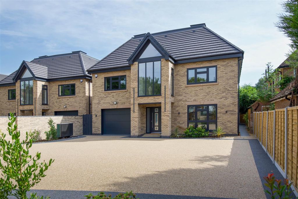 Property photo 1 of 29 116 Lichfield Road-2.Jpg