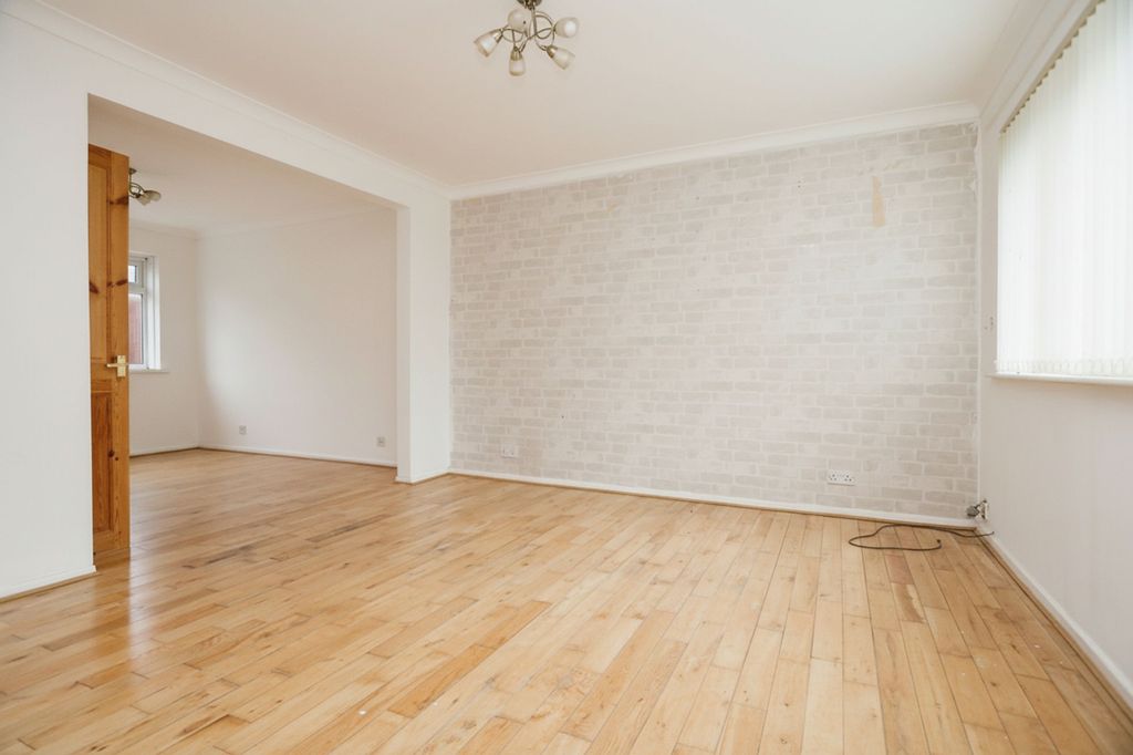 Property photo 3 of 23