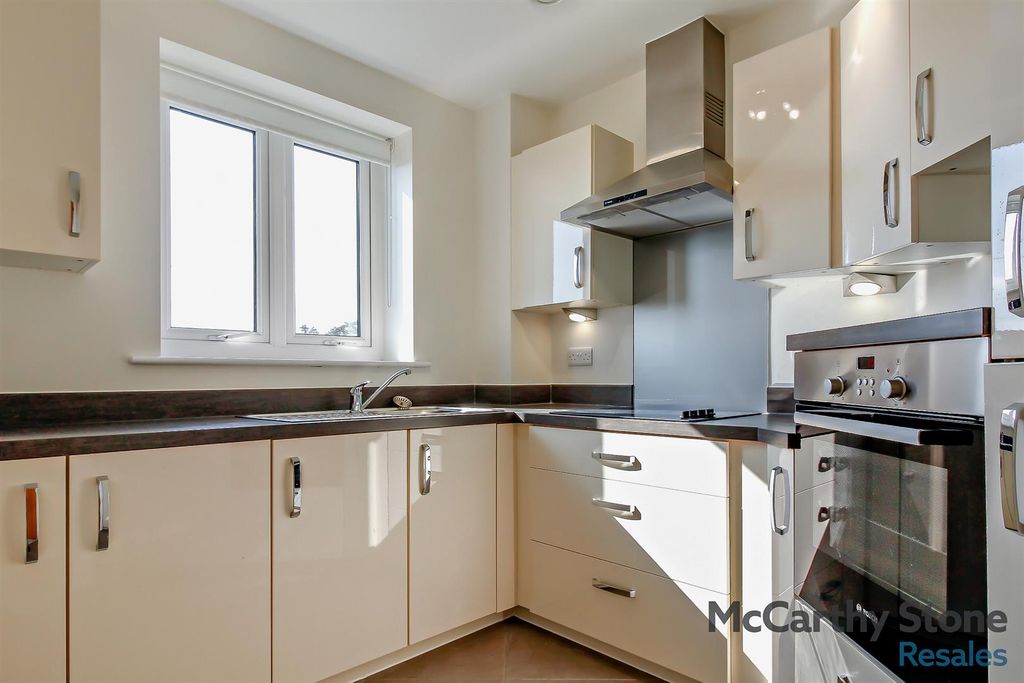Property photo 2 of 14 8647187-Interior10-800.Jpg