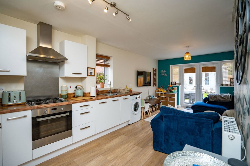 Property photo 2 of 19