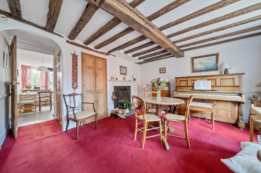 Property photo 3 of 17 Living Room (2)