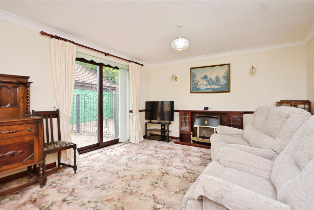 Property photo 3 of 19 Living Room