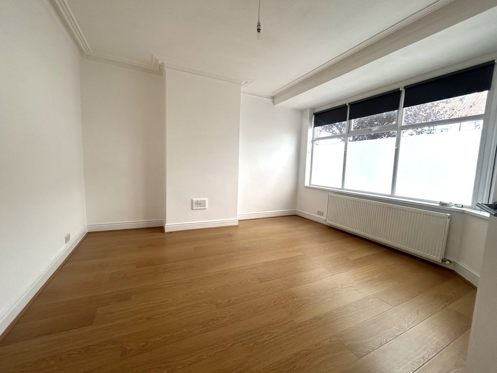 Property photo 2 of 16 Image00010