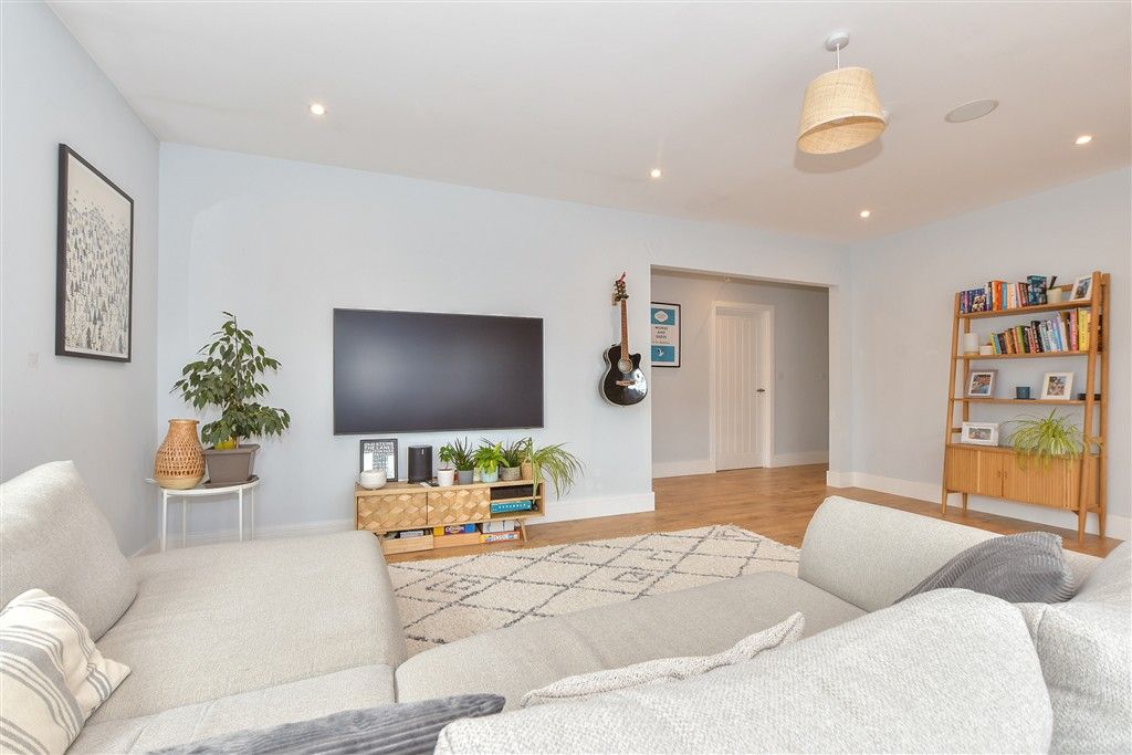 Property photo 3 of 11 Kitchen/Lounge/Diner