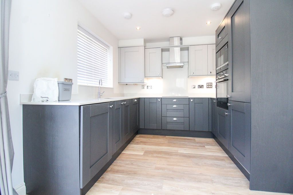 Property photo 3 of 15 Kitchen