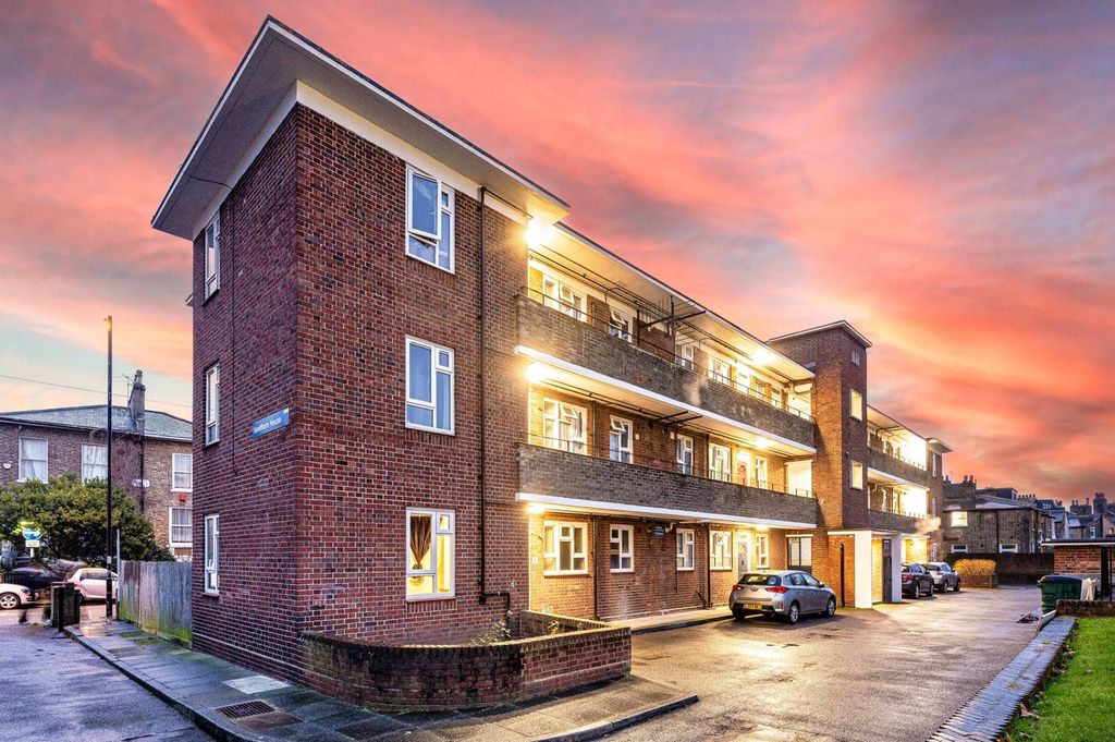 Property photo 2 of 14