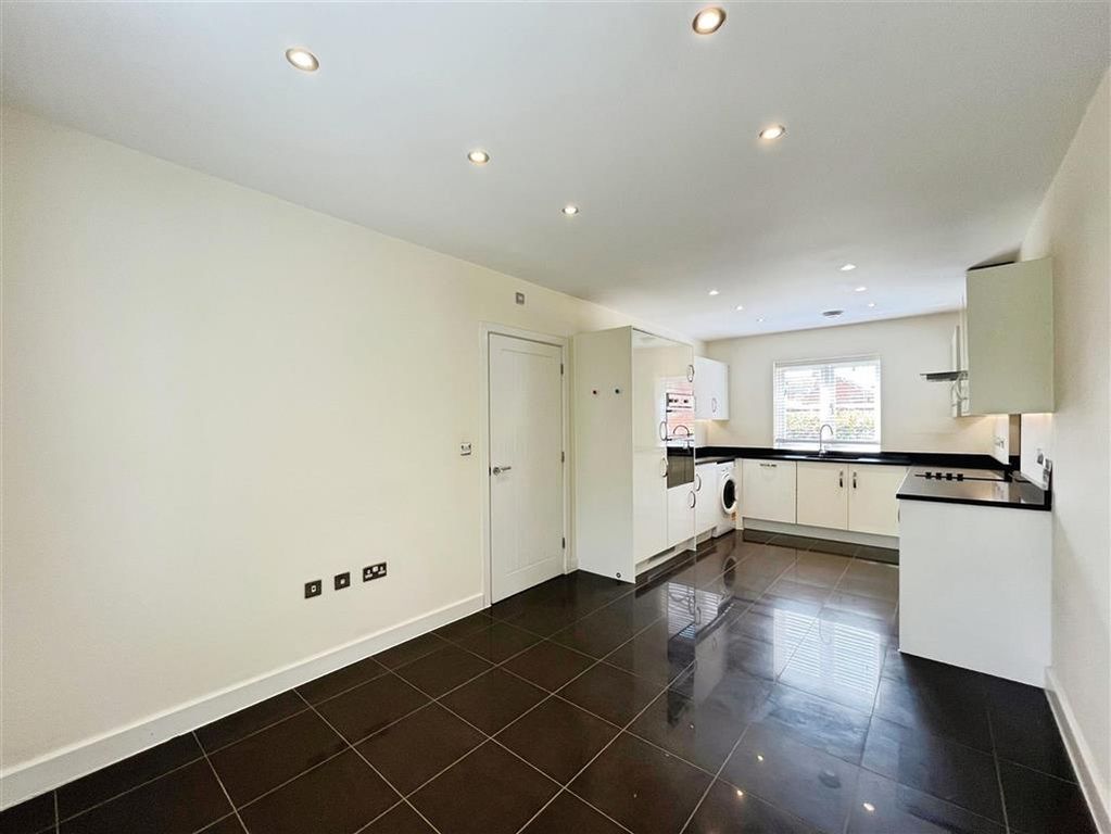 Property photo 2 of 14 Kitchen